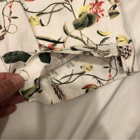 Reitmans floral capris - Picture 6 of 7